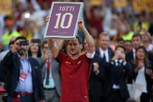 一人一城！32年前的今天托蒂上演罗马一线队首秀