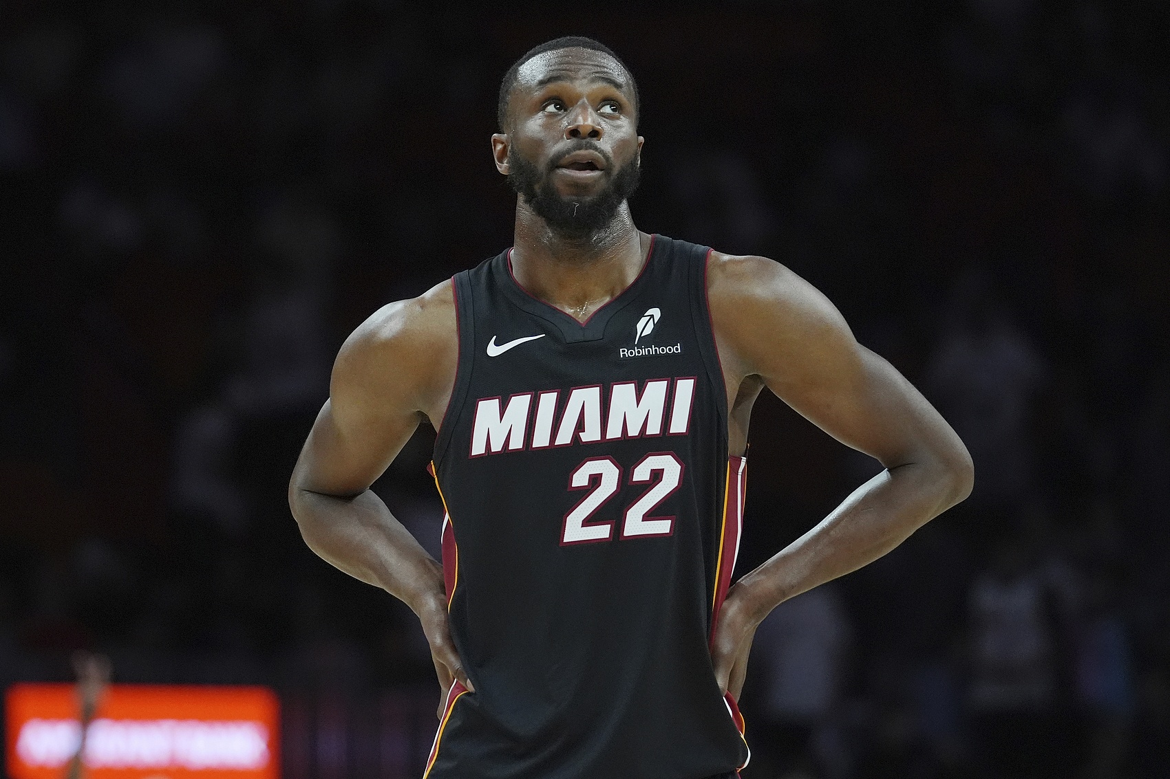 开云体育入口-库里：看到维金斯 你总会忍不住露出笑容 他是勇士队史的传奇之一